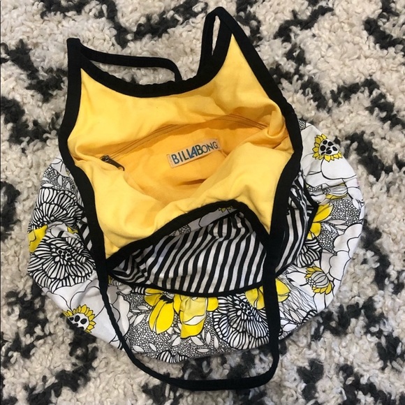 Floral/Geo print bucket bag - Picture 3 of 4